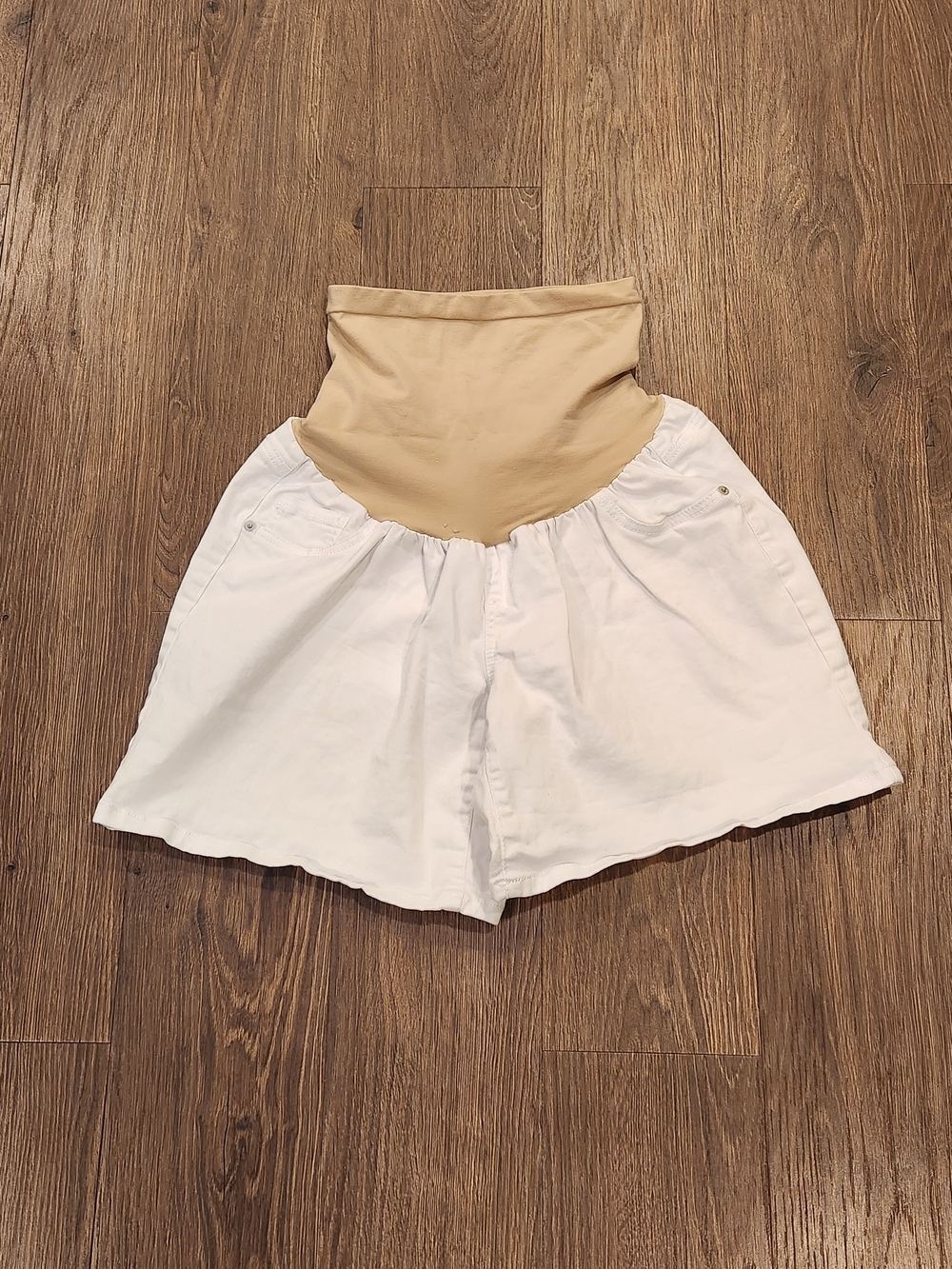 Oh Baby by Motherhood White High Waist Maternity Shorts w/ Beige Belly Panel XL